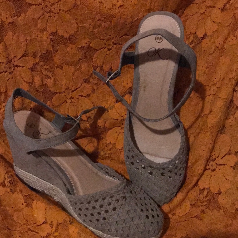 Beige wedge like new size 9 1/2 medium wore them twice but cannot wear them now